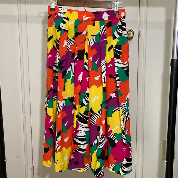 Lloyd Williams VINTAGE 80’s Pleated Floral Midi Skirt - Picture 3 of 16